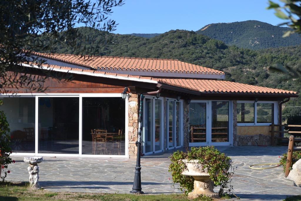 Agriturismo Gli Ulivi Hotell Castiadas Exteriör bild